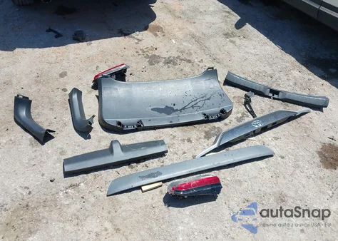 2019 Toyota Rav4 Limited z USA, uszkodzony, nr VIN 2T3Y1RFV9KW001573